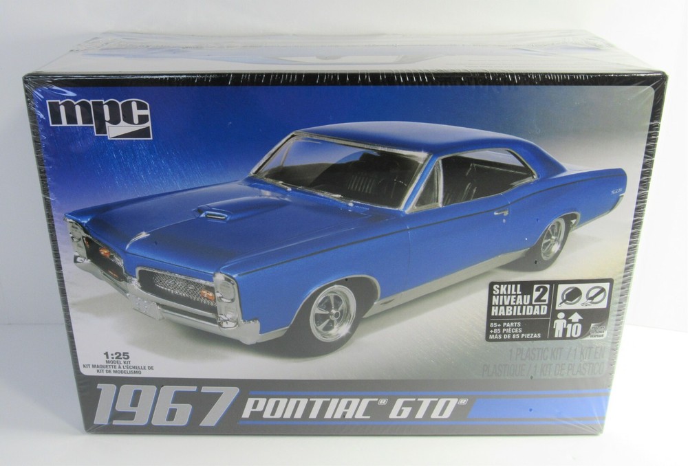 MPC 1967 Pontiac GTO 1/25 Scale Plastic Model Kit Molded in White MPC710L/12