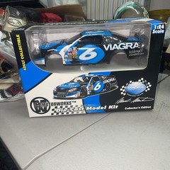 Motorworks 2003 Viagra Mark Martin Racing Team Die Cast Model Kit Nascar 1:24