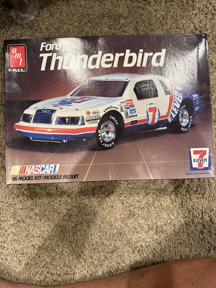 1985 AMT/Ertl Ford Thunderbird Nascar 7-Eleven Kyle Petty 1/16 Scale Model Kit
