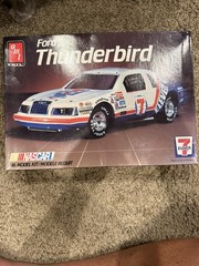 1985 AMT/Ertl Ford Thunderbird Nascar 7-Eleven Kyle Petty 1/16 Scale Model Kit
