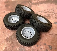 1/24 Scale: 18-Inch “Steel Wagon Wheels” W/ Mud Tires; Jeep, Resin 1/25