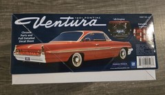 Moebius 1/25th Scale 1961 Pontiac Ventura 1/25 #1211 Open Complete Z12
