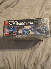 AMT Richard Petty #43 STP Grand Prix 1/25 Scale Model Kit NASCAR 6728