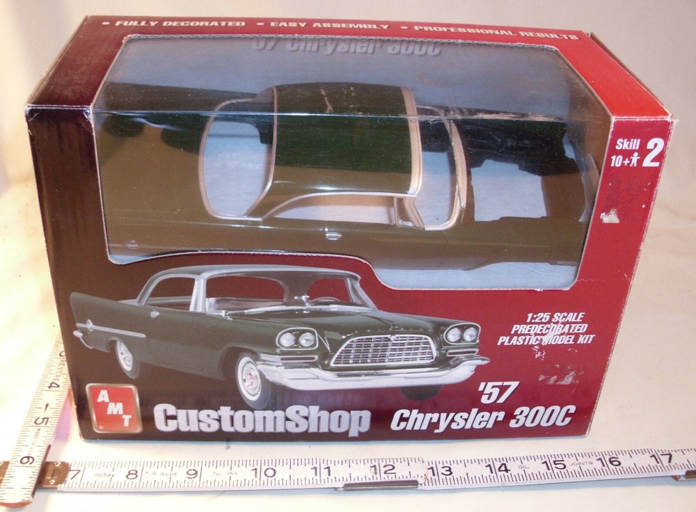 AMT 57 CHRYSLER 300C CUSTOMSHOP CAR MODEL KIT 1/25 BOXED 30247