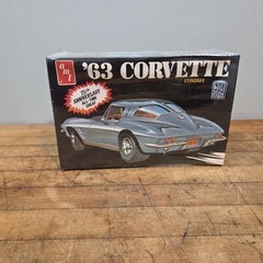 AMT ’63 Split Window Corvette Sting Ray 1:25 Model Kit #A163 – 250 Sealed