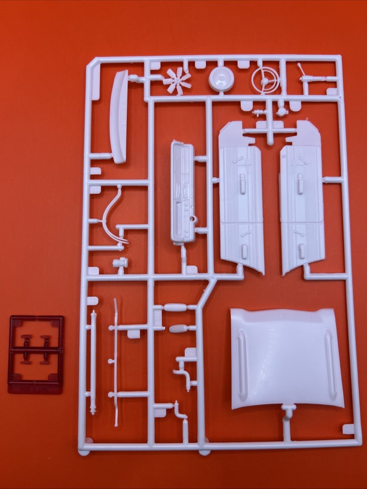 1968 Dodge Dart HEMI Revell GTS Hood Lense Dash Door Pan Model Parts 1:25 New L4
