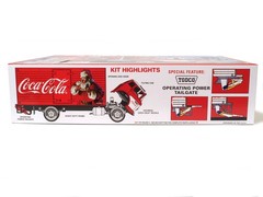 AMT 1459 1:25 Scale Ford C-600 City Holiday Delivery Truck Coca-Cola Model Kit