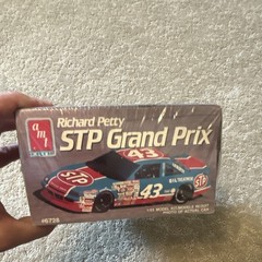 1990 AMT #43 Richard Petty STP Grand Prix 1/25 Scale Model Kit #6728-SEALED BOX