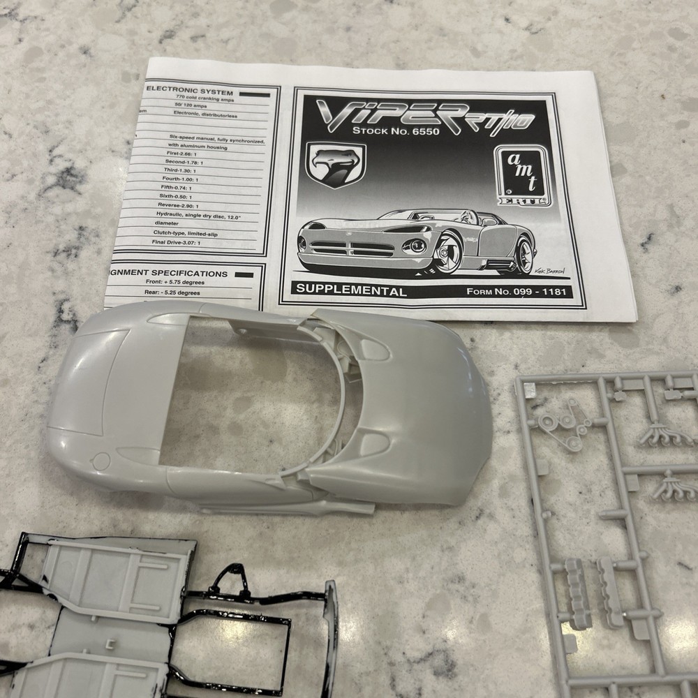 AMT ERTL – 1:25 1995 Dodge Viper RT/10 Model Kit 6550 – OPEN BOX ITEM