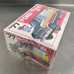 AMT 1977 Ford Cruising Van Model Kit #1108 Plastic 1/25 Truck Retro Deluxe