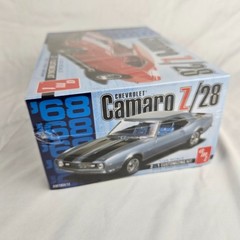 AMT 1968 Chevrolet Camaro Z/28 1/25 Scale Plastic Model Kit