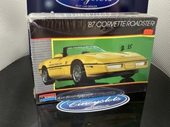 Monogram ’87 Corvette Roadster 1:24 Model Kit Sealed 2742 PACE CAR