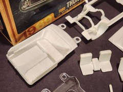 AMT 1969 Ford Thunderbird HT 1/25 Scale Model Kit – Nice Unbuilt Kit, Fair Box