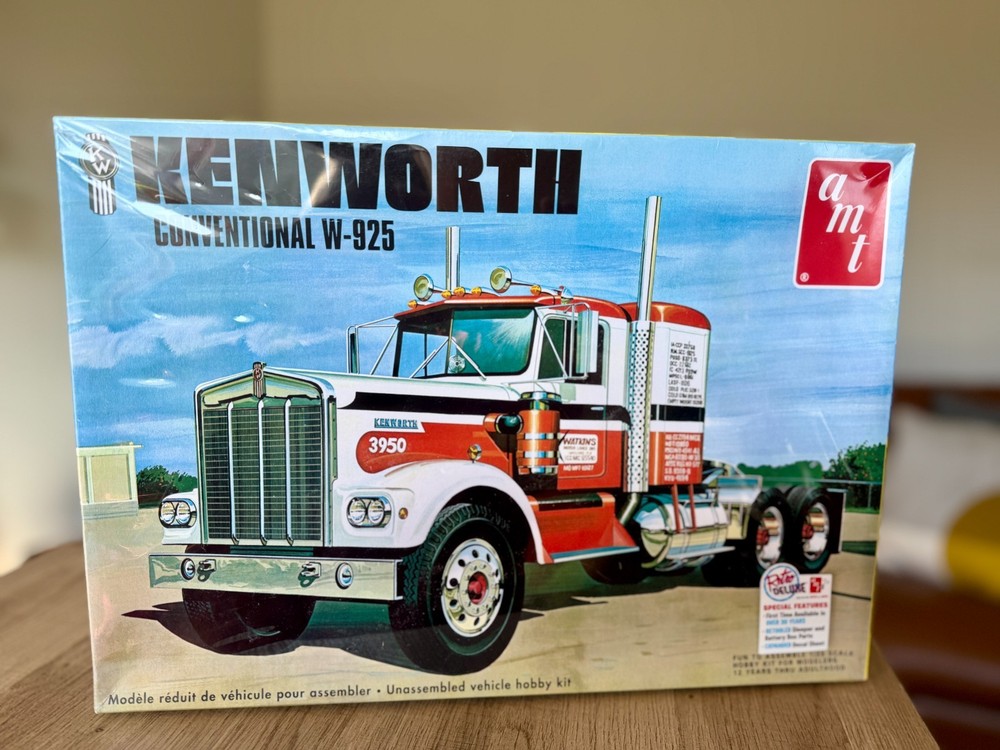 AMT 1/25 Kenworth W-925 Conventional Model Kit Big Rig Reissue AMT1021