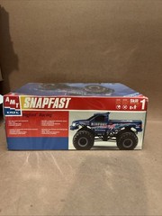 AMT Ertl Snapfast Bigfoot Racing Monster Truck 1:32 Model Kit Sealed 2001