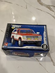 AMT iHobby Exclusive 1981 Ford Bronco 1:25 Plastic Model Kit Unassembled