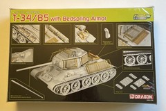 DRAGON 6266 1/35 T-34/85 w/Bedspring Armor & Tracks Model Kit, Factory Sealed