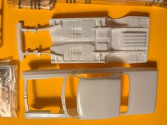 1964 PLYMOUTH BELVEDERE 2 DOOR HARDTOP MODEL KIT AMT ROUND 2 1/25 SCALE NEW LOOK