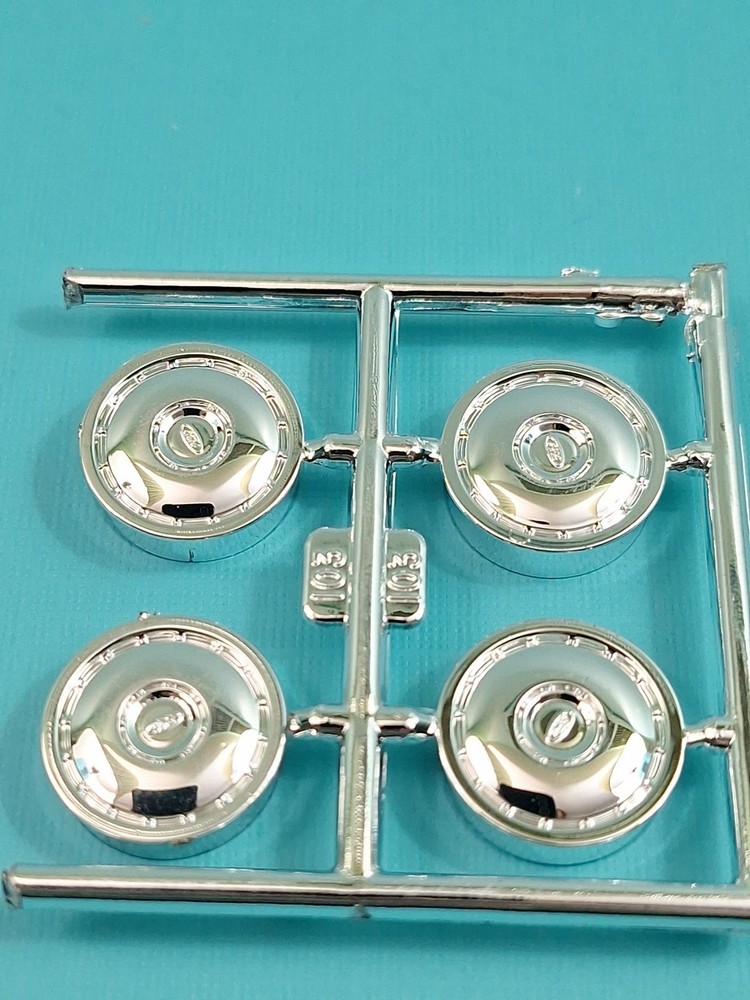 Revell AMT Ertl Monogram MPC 1/25 Model Part Ford Taurus Chrome Wheels