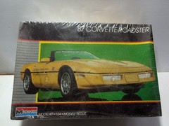Monogram 1/24 Scale 1987 Corvette Convertible Indy Pace Car Model Kit