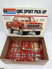 Vintage Monogram 1978 GMC Sport Pickup Truck Model Kit 1/24