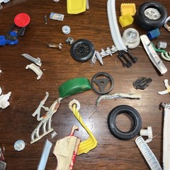 Vintage Lot Of Plastic Model Car Parts And Pieces (Lot Jy492)