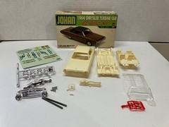VINTAGE JO-HAN 1/25 SCALE 1964 CHRYSLER TURBINE CAR MODEL UNBUILT KIT