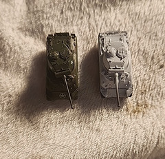 Takara 1/144 World Tank Museum 1 M4 Sherman US Olive Drab & 1 Whitewashed