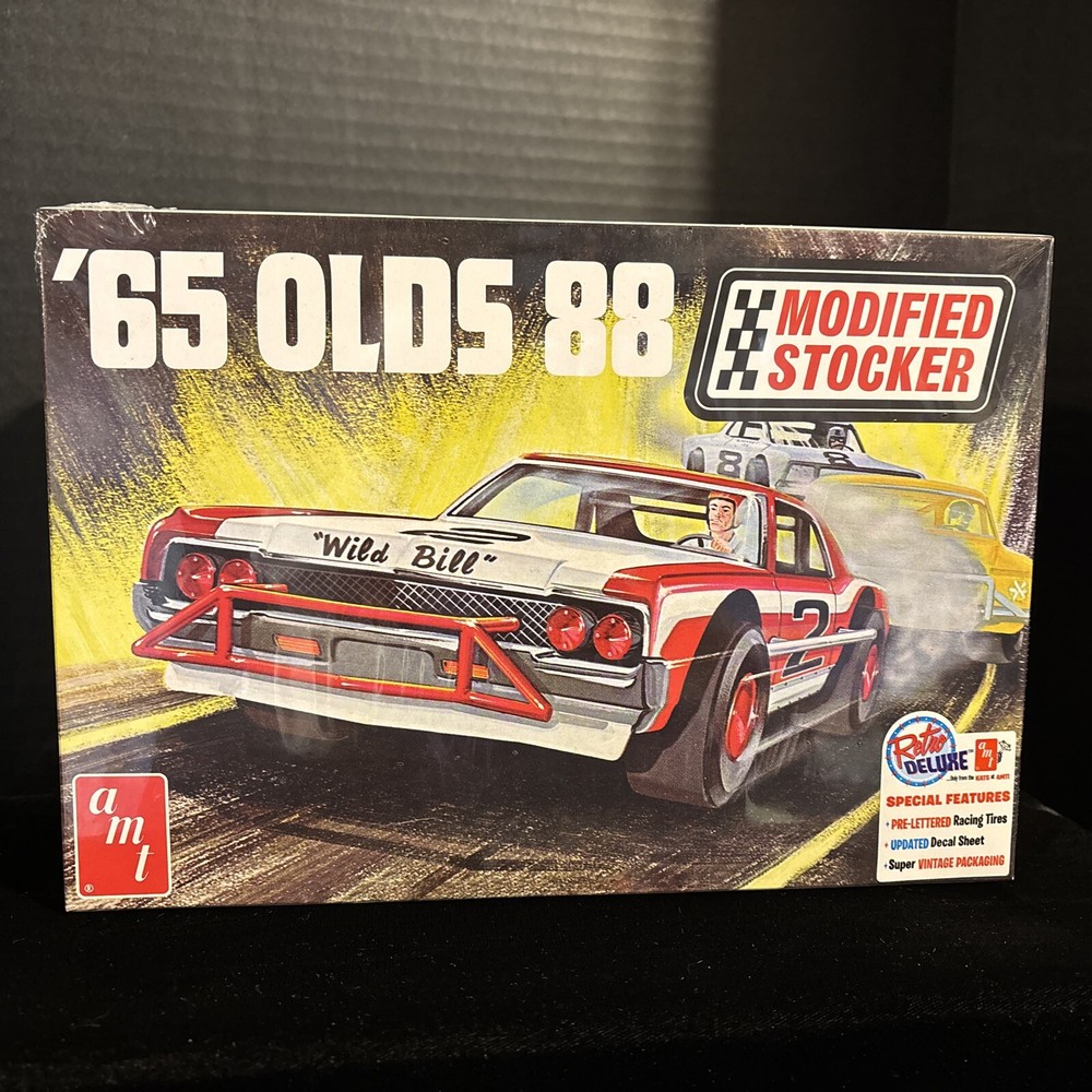 AMT 1474 ‘65 OLDS 88 MODIFIED STOCKER MODEL KIT-NIB-1/25 SCALE