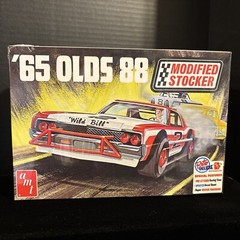 AMT 1474 ‘65 OLDS 88 MODIFIED STOCKER MODEL KIT-NIB-1/25 SCALE