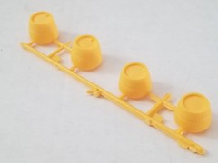 2 – YELLOW BARRELS from Beer Wagon Monogram Revell 1:24 Model Kit ( moonshine )