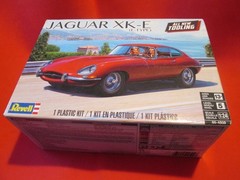 REVELL PLASTIC MODEL KIT JAGUAR XK-E (E-TYPE) 1/24 SCALE MODEL CAR 85-4509 used