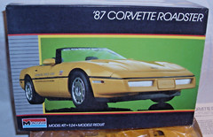 MONOGRAM 87 CORVETTE INDY PACE CAR ROADSTER MODEL KIT 1:24 2742