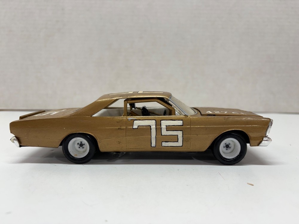 VINTAGE AMT 1/25 SCALE JUNKYARD 1966 FORD NASCAR JUNKYARD BUILT MODEL KIT