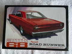 AMT 1968 Plymouth Road Runner 1/25 Scale Customizing Model Kit