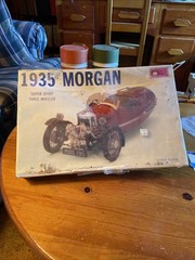 Academy Minicraft 1935 Morgan Super Sport Three-Wheeler “Mog” Sealed 1/16 kit