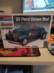 CLASSIC CRUISER 32 FORD MONOGRAM STREET ROD 1/25 SCALE MODEL KIT *SEALED*
