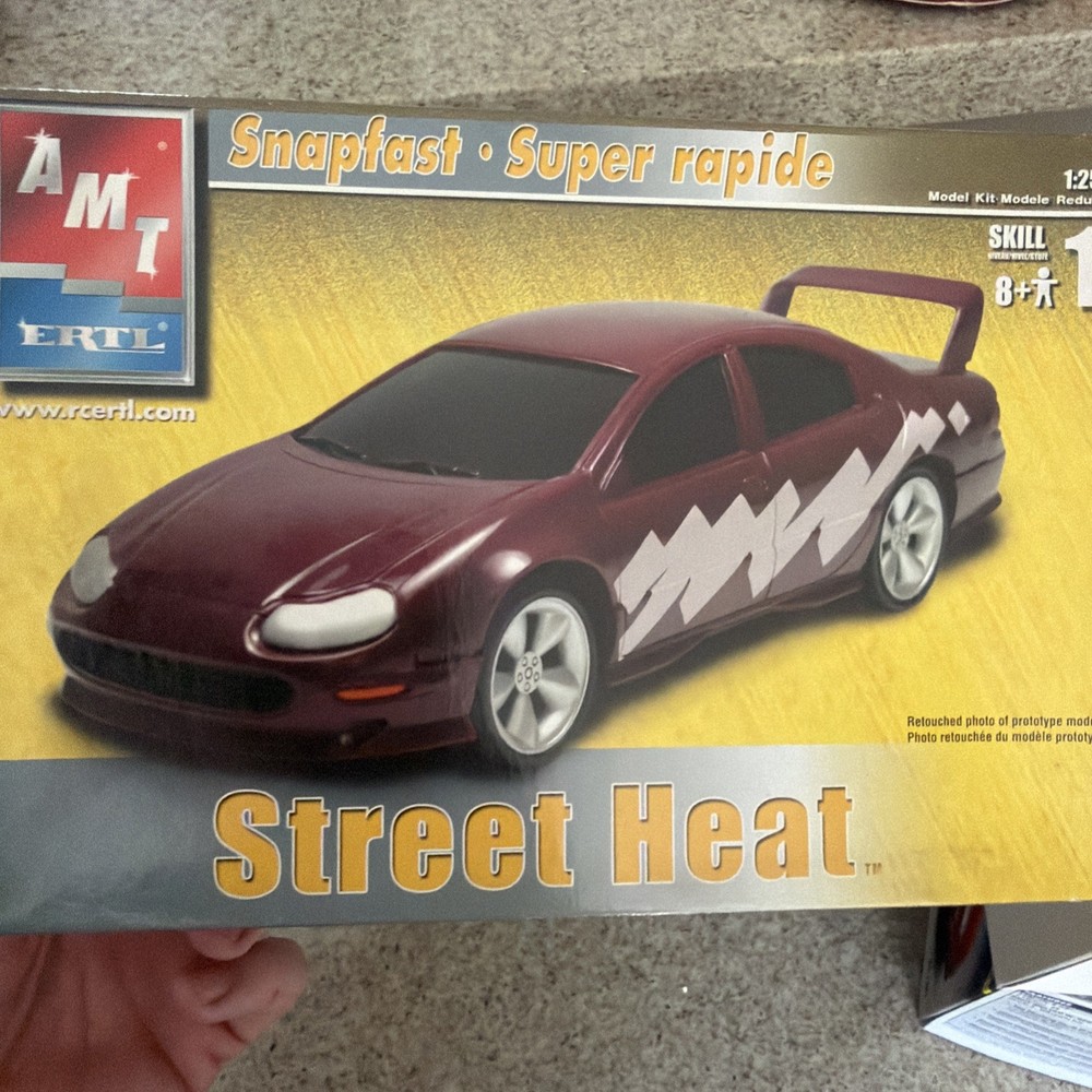 AMT ERTL Street Heat Snapfast 1/25 Model Kit Open Box And Parts #36881