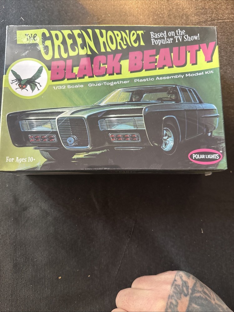The Green Hornet Black Beauty 1:32 Scale Plastic Model Kit Polar Lights
