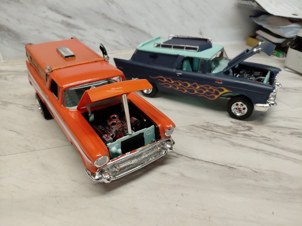 Model Junkyard/parts Plastic ,Nice Custom Car Lot Of 2 Chevy 57 Nomad Cars