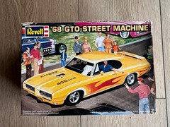 Revell 1968 Pontiac GTO Street Machine 1:25 Model Kit #85-2985 COMPLETE UNBUILT