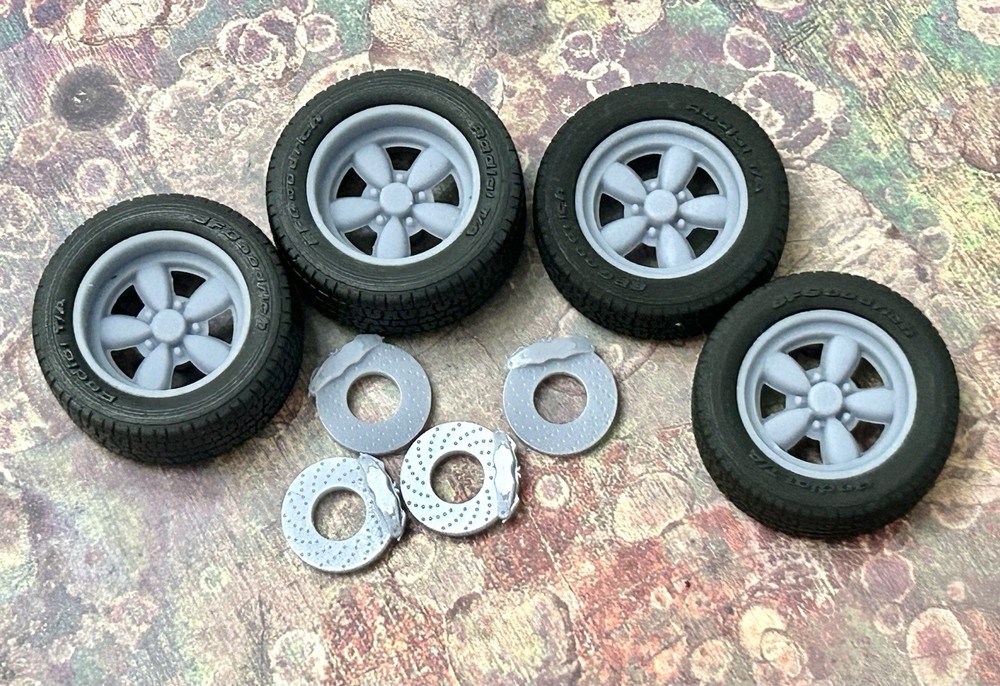 1/24 Scale: 17-inch “Daisy” wheels W/ Wide Rear Tires; Resin 1/25