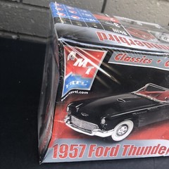 1:25 AMT Ertl 1957 Ford Thunderbird Model Kit – Sealed Bent Box See Photos 31925