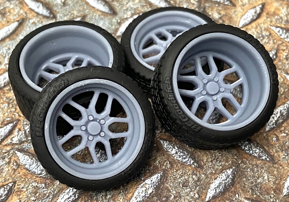 1/24 Scale: 21/20 Inch Weld Laguna Wheels With Wide Rear Street Tires; Resin