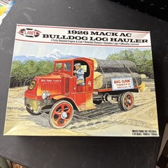 1:24 Scale 1926 Mack AC Bulldog Log Hauler Plastic Model Kit – Atlantis #M2401
