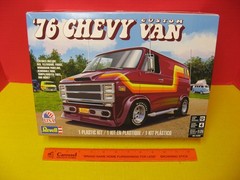 2020 REVELL ’76 CHEVY CUSTOM VAN W/ BED, FRIDGE, TV, WOODGRAIN PANELING, ROOF