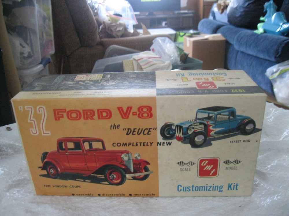 AMT ’32 FORD V-8 COUPE NO. 232 CUSTOMIZING KIT 1/25 SCALE MODEL KIT-UNBUILT