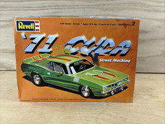 VTG Revell ’71 Hemi Cuda Street Machine 1:24 Model Kit 85-2984 Parts Sealed