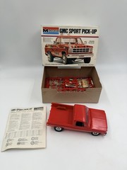 Vintage Monogram 1978 GMC Sport Pickup Truck Model Kit 1/24