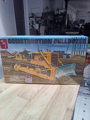 AMT Construction Bulldozer 1:25 Model Kit Plastic Adjustable Blade Decals